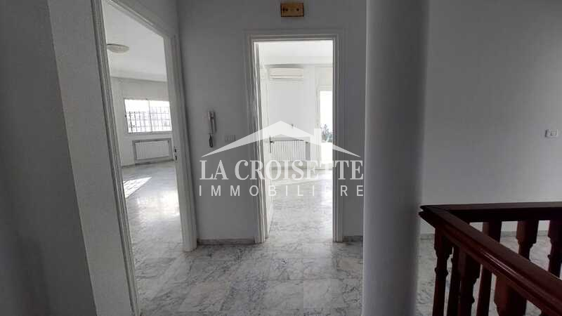 Villa S+4 avec piscine à La Marsa